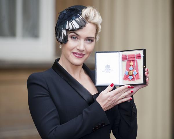 Kate Winslet In Alexander McQueen – Investiture Ceremony (4)