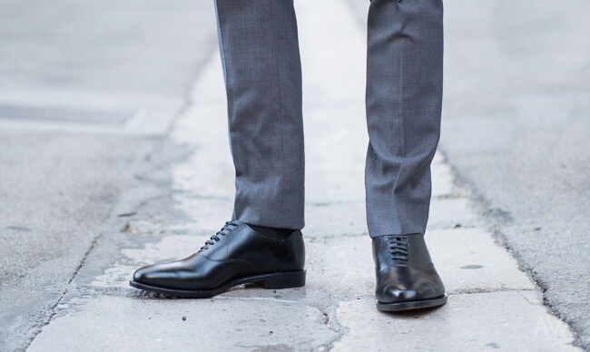 Как должны выглядеть брюки на мужчине с туфлями